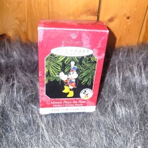 Hallmark 1998 Minnie plays the flute Mickey Mouse holiday parade ornament